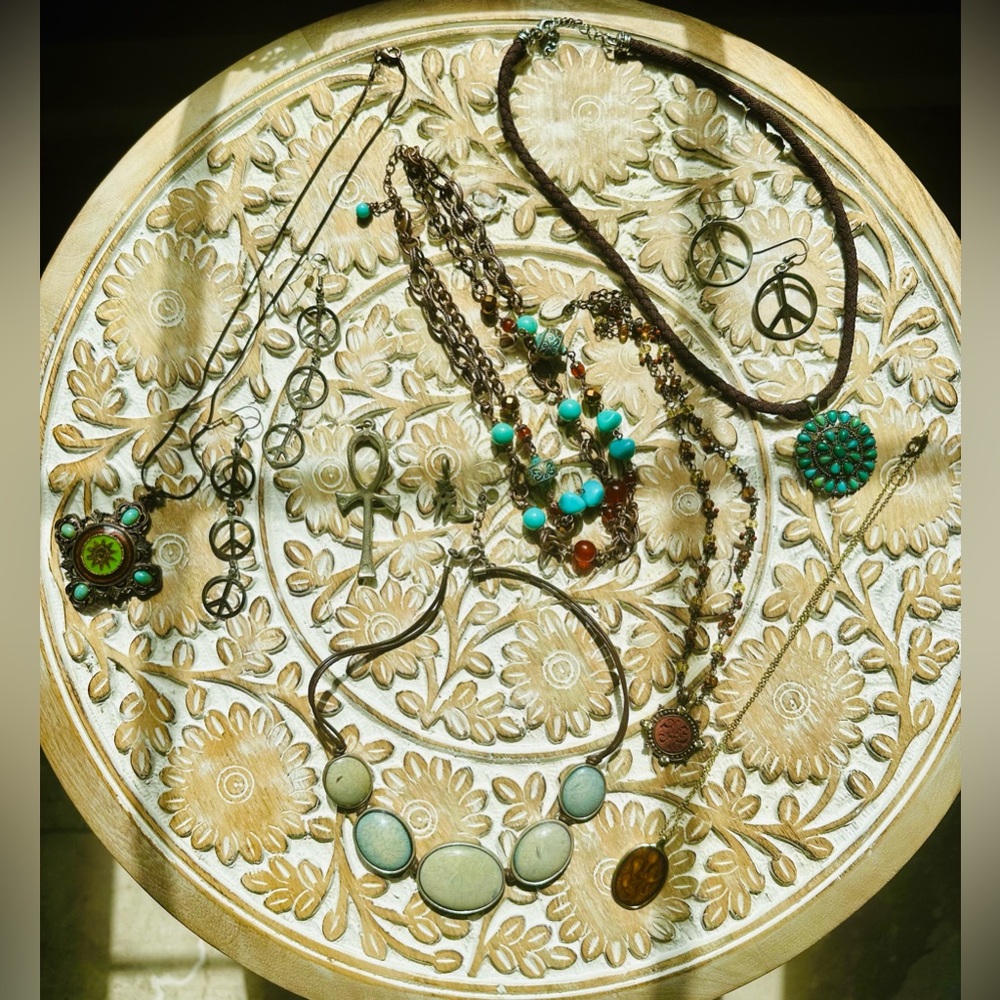LOT— 6 Boho style necklaces, 2 pendants, 2 pairs of vintage peace earrings